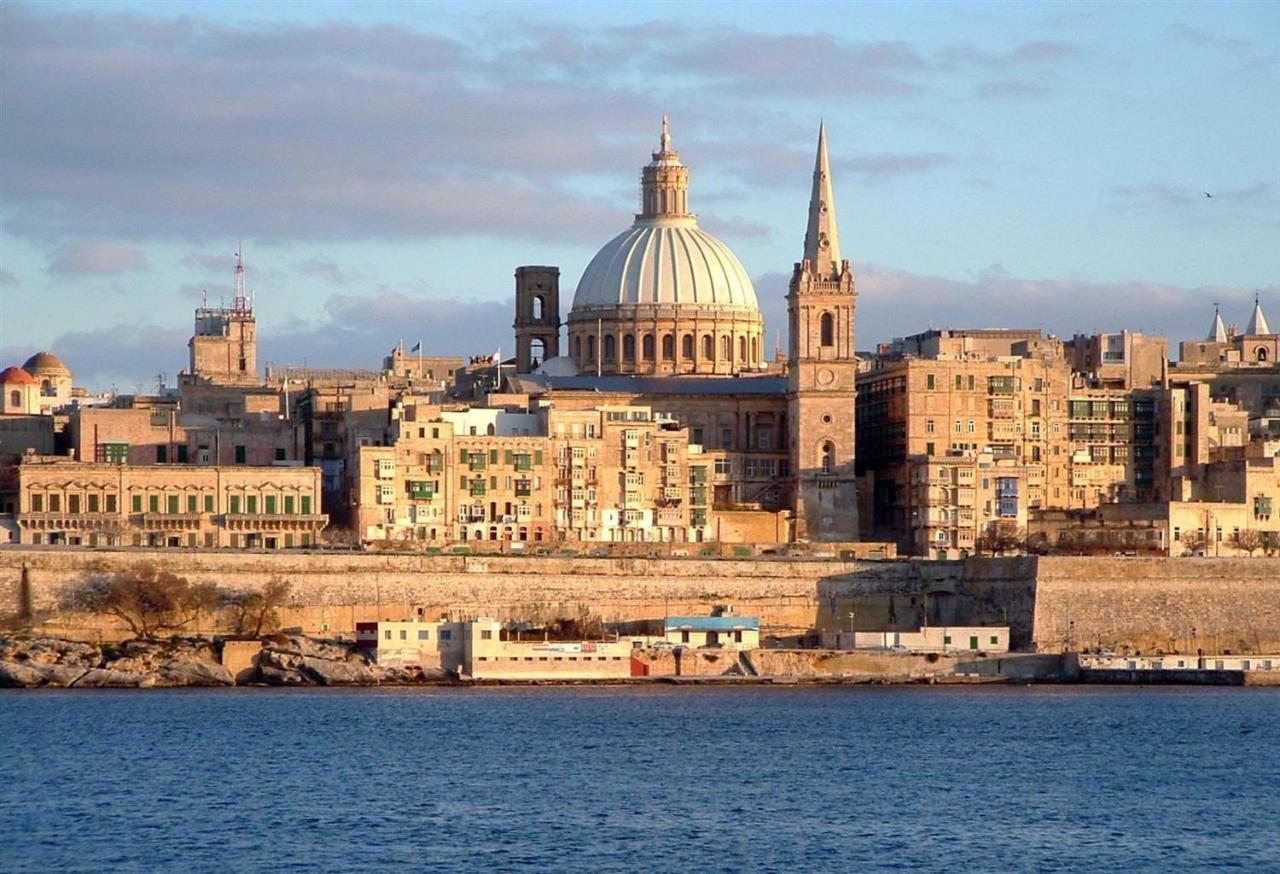 Luxury Apartment Inc Pool & Views Sliema Bagian luar foto