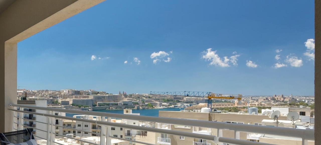 Luxury Apartment Inc Pool & Views Sliema Bagian luar foto