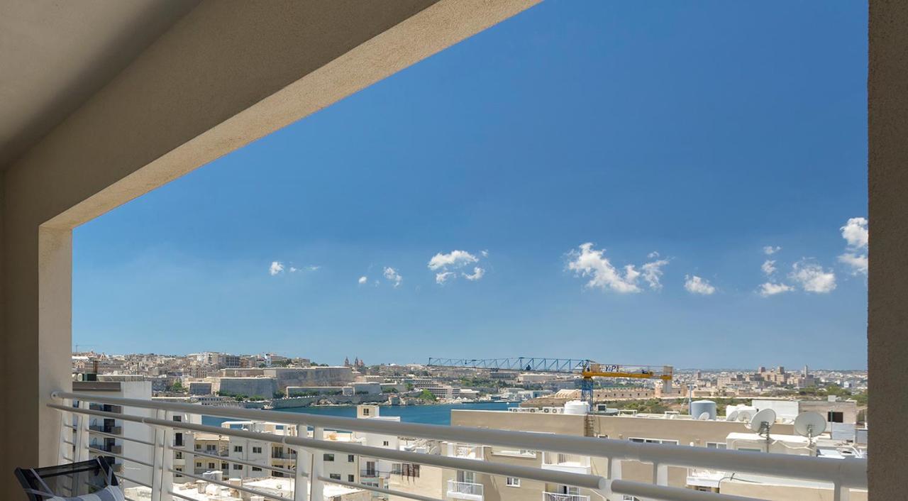 Luxury Apartment Inc Pool & Views Sliema Bagian luar foto