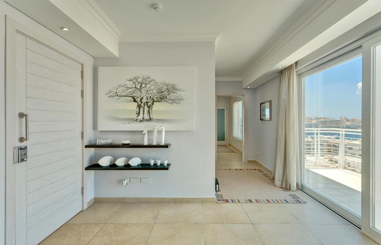 Luxury Apartment Inc Pool & Views Sliema Bagian luar foto