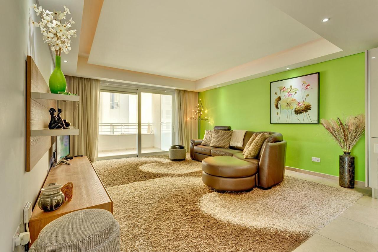 Luxury Apartment Inc Pool & Views Sliema Bagian luar foto